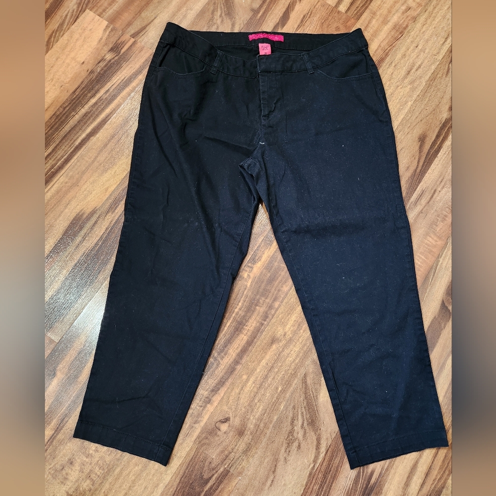 Pure Energy Black Capris size 16